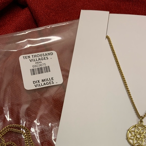 Chain and tassel necklace. - Picture 2 of 5